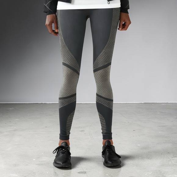 lululemon athletica Pants - Lululemon About That Base Tight in Black / Slate size‎ 4